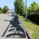 Pińczów. Stacja rowerów przy boisku sportowym na osiedlu Grodzisko / Fot. Marta Gajda-Kruk – Radio Kielce