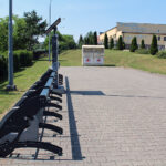 Pińczów. Stacja rowerów przy boisku sportowym na osiedlu Grodzisko / Fot. Marta Gajda-Kruk – Radio Kielce