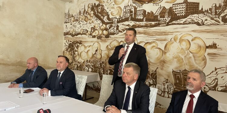 Minister Czarnek spotkał się z mieszkańcami Sandomierza