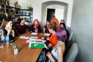 Pierwsze spotkanie koła kole „Literackie światło młodych” w siedzibie ZLP okręg Kielce / źródło: archiwum prywatne