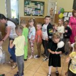 09.06.2023. Jastrzębska Wola. Dzieci w dotychczasowej szkole / Fot. Grażyna Szlęzak - Radio Kielce