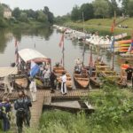 23.06.2023. Sandomierz. Obchody Nocy Świętojańskiej - parada drewnianych łodzi. / Fot. Grażyna Szlęzak - Radio Kielce