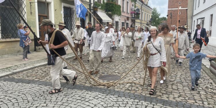 Sandomierz opanują flisacy