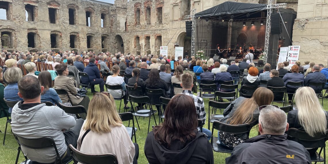 24.06.2023. Zamek Krzyżtopór w Ujeździe. Gala operetkowo-musicalowej. / Fot. Grażyna Szlęzak - Radio Kielce