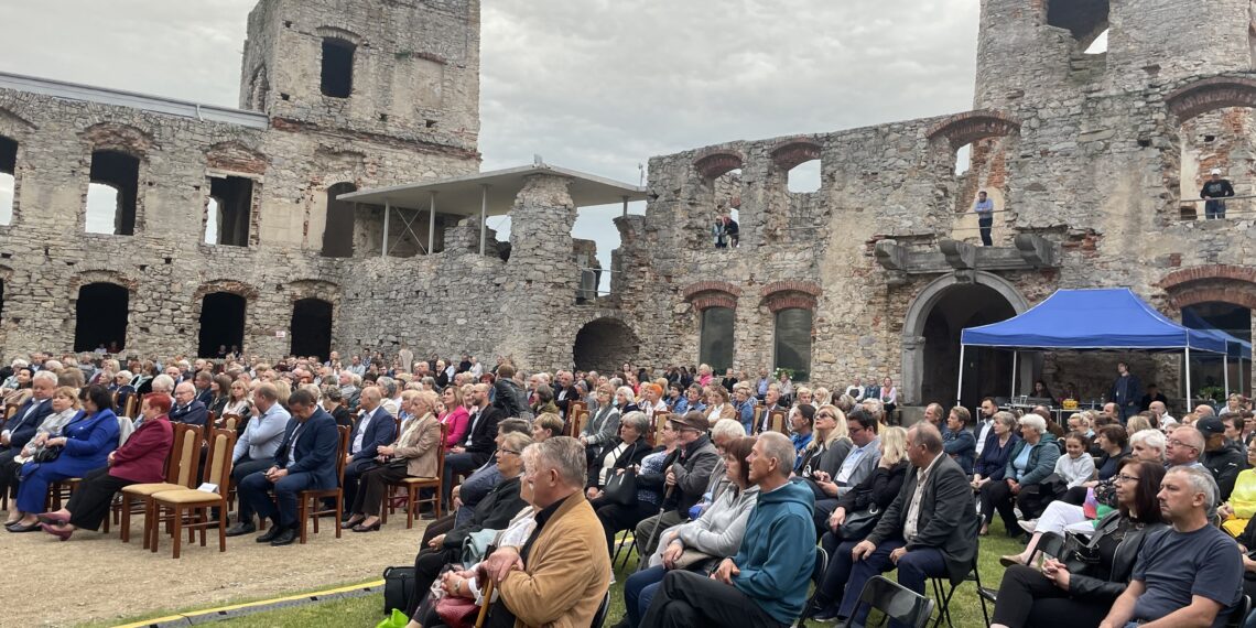 24.06.2023. Zamek Krzyżtopór w Ujeździe. Gala operetkowo-musicalowej. / Fot. Grażyna Szlęzak - Radio Kielce