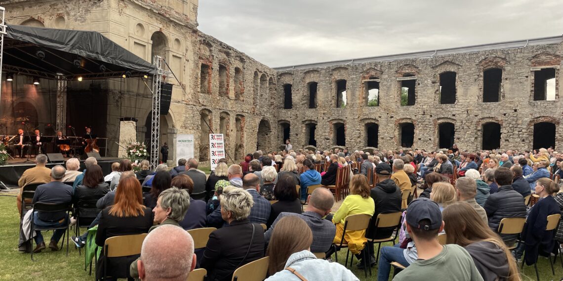 24.06.2023. Zamek Krzyżtopór w Ujeździe. Gala operetkowo-musicalowej. / Fot. Grażyna Szlęzak - Radio Kielce