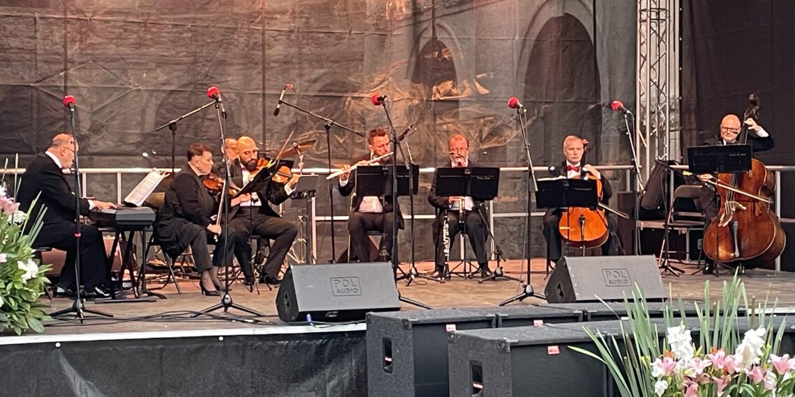 24.06.2023. Zamek Krzyżtopór w Ujeździe. Gala operetkowo-musicalowej. / Fot. Grażyna Szlęzak - Radio Kielce