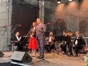 24.06.2023. Zamek Krzyżtopór w Ujeździe. Gala operetkowo-musicalowej. / Fot. Grażyna Szlęzak - Radio Kielce