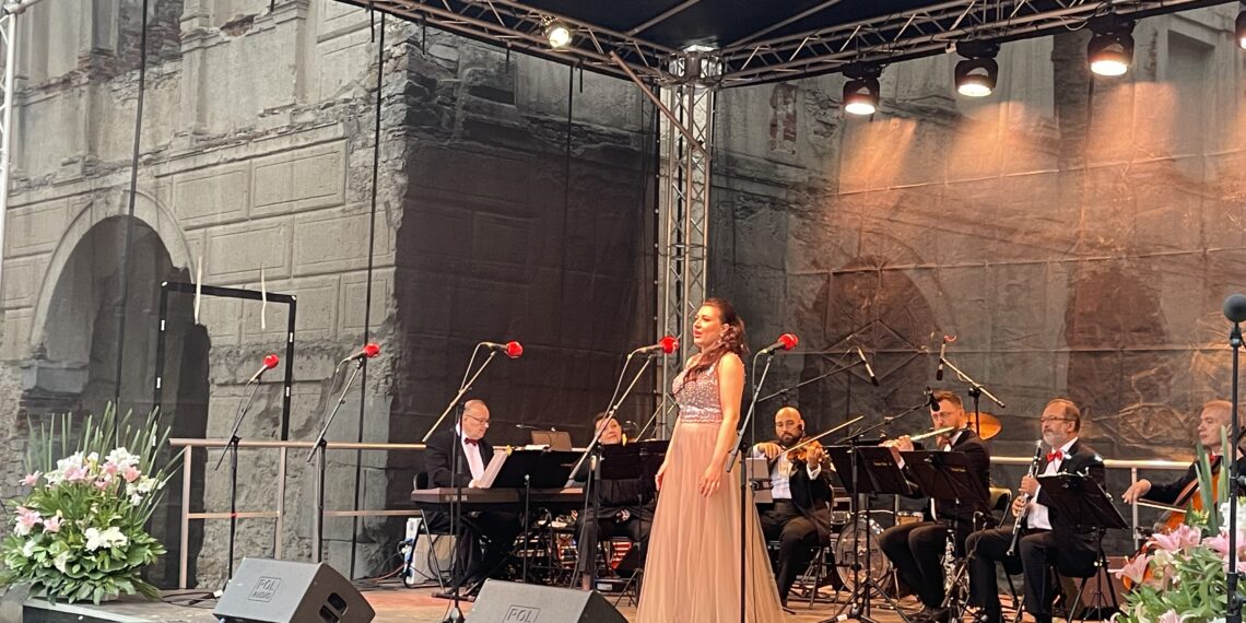 24.06.2023. Zamek Krzyżtopór w Ujeździe. Gala operetkowo-musicalowej. / Fot. Grażyna Szlęzak - Radio Kielce