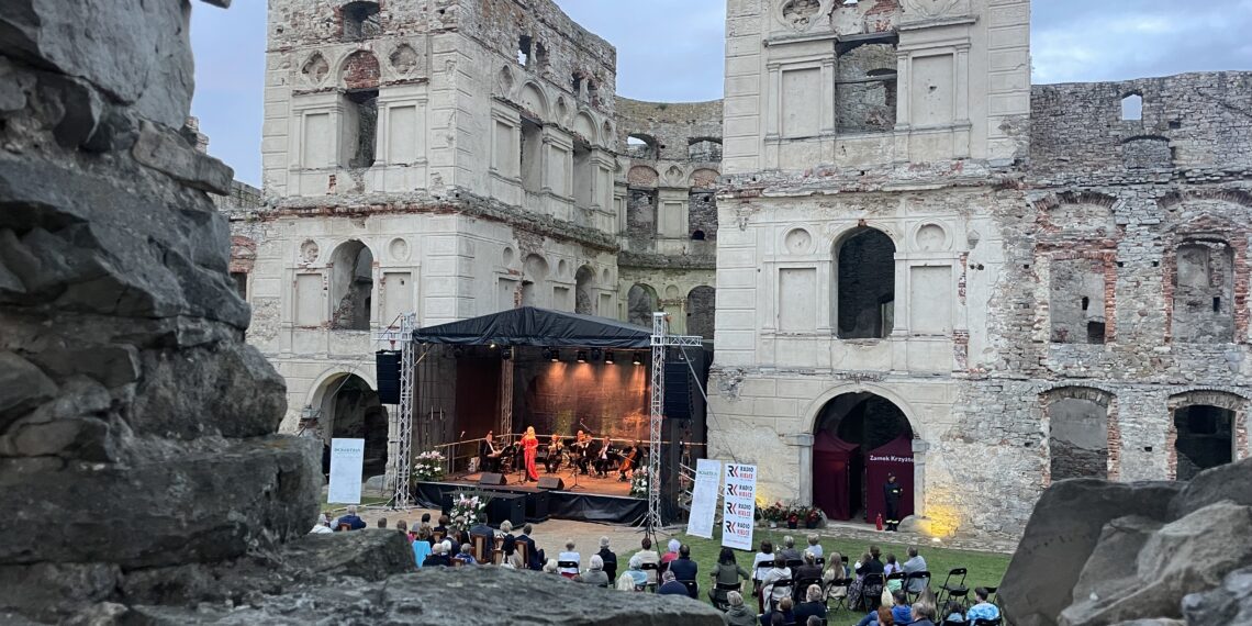 24.06.2023. Zamek Krzyżtopór w Ujeździe. Gala operetkowo-musicalowej. / Fot. Grażyna Szlęzak - Radio Kielce