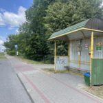 30.06.2023. Dwikozy. Miejsce, w którym ma powstać mini dworzec autobusowy / Fot. Grażyna Szlęzak - Radio Kielce