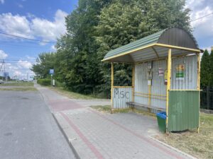 30.06.2023. Dwikozy. Miejsce, w którym ma powstać mini dworzec autobusowy / Fot. Grażyna Szlęzak - Radio Kielce