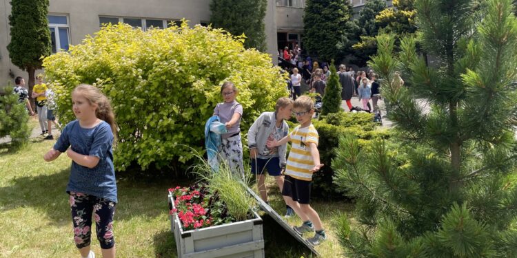 12.06.2023. Kielce. Nowe patio przy Szkole Podstawowej nr 33 / Fot. Daniel Lenart - Radio Kielce