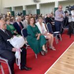 03.06.2023. Gadka. Otwarcie sali gimnastycznej. Na zdjęciu (w środku): poseł Agata Wojtyszek / Fot. Anna Głąb - Radio Kielce