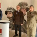 05.06.2023. Ostrowiec Świętokrzyski. Kwalifikacja wojskowa. Na zdjęciu (od lewej): Andrzej Jabłoński - wicestarosta ostrowiecki, senator Jarosław Rusiecki, ppłk. Janusz Głodowski- szef Wojskowego Centrum Rekrutacji / Fot. Anna Głąb - Radio Kielce