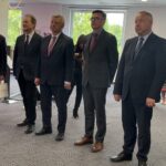 07.06.2023. Ostrowiec Świętokrzyski. Otwarcie Strefy Odkrywania, Wyobraźni i Aktywności. Na zdjęciu (od lewej): poseł Andrzej Kryj, Włodzimierz Bernacki - wiceminister edukacji i nauki, senator Jarosław Rusiecki, Robert Firmhofer - dyrektor Centrum Nauki Kopernik, Artur Łukomiec - wiceprezydent Ostrowca Świętokrzyskiego / Fot. Anna Głąb - Radio Kielce