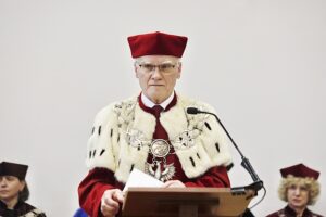 Profesor Stanisław Głuszek z honorowym tytułem