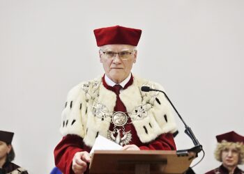 Profesor Stanisław Głuszek z honorowym tytułem