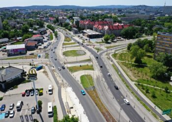 Kielce. Skrzyżowanie Alei Solidarności i Alei Tysiąclecia Państwa Polskiego