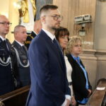 02.06.2023. Pińczów. Msza święta w intencji szkoły, uczniów i grona pedagogicznego Szkoły Podstawowej numer 1, koncelebrowana przez biskupa kieleckiego ks. Jana Piotrowskiego. Ważnym punktem mszy było poświęcenie sztandaru szkoły / Fot. Marta Gajda-Kruk - Radio Kielce