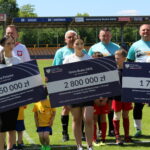 03.06.2023. Busko-Zdrój. Otwarcie kompleksu sportowego po przebudowie. Wręczenie promes z „Programu budowy przyszkolnych hal sportowych - Olimpia” / Fot. Marta Gajda-Kruk - Radio Kielce