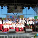 03.06.2023. Działoszyce. Koło Gospodyń Wiejskich ze Stawiszyc w gminie Złota zostało zwycięzcą powiatowych, pińczowskich eliminacji tegorocznej edycji „Bitwy regionów”, które odbyły się w Działoszycach. Panie podbiły podniebienia jury karkówką pieczoną z czerwoną cebulą / Fot. Marta Gajda-Kruk - Radio Kielce