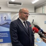 Szpital w Morawicy ma nowy tomograf. Wydał na niego 100 tysięcy złotych - Radio Kielce 06.06.2023. Morawica. Świętokrzyskie Centrum Psychiatrii wzbogaciło się o nowy tomograf komputerowy. Na zdjęciu: Piotr Kiełbowski - dyrektor placówki / Fot. Michał Kita - Radio Kielce