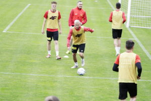 14.06.2023. Kielce. Stadion przy ulicy Kusocińskiego. Trening Korony Kielce / Fot. Jarosław Kubalski - Radio Kielce