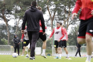 14.06.2023. Kielce. Stadion przy ulicy Kusocińskiego. Trening Korony Kielce / Fot. Jarosław Kubalski - Radio Kielce