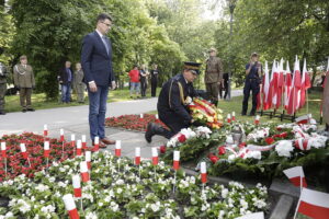 15.06.2023. Kielce. 79. rocznica zamachu na Franza Wittka. Na zdjęciu (po lewej): Szczepan Skorupski - sekretarz miasta Kielce / Fot. Jarosław Kubalski - Radio Kielce