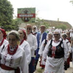 18.06.2023. Tokarnia. „Jawor u źródeł kultury”. Korowód / Fot. Jarosław Kubalski - Radio Kielce