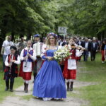 18.06.2023. Tokarnia. „Jawor u źródeł kultury”. Korowód / Fot. Jarosław Kubalski - Radio Kielce