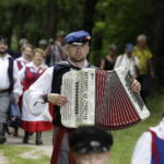 18.06.2023. Tokarnia. „Jawor u źródeł kultury”. Korowód / Fot. Jarosław Kubalski - Radio Kielce