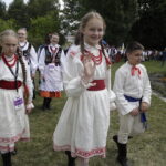 18.06.2023. Tokarnia. „Jawor u źródeł kultury”. Korowód / Fot. Jarosław Kubalski - Radio Kielce