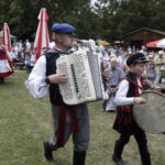 18.06.2023. Tokarnia. „Jawor u źródeł kultury”. Korowód / Fot. Jarosław Kubalski - Radio Kielce