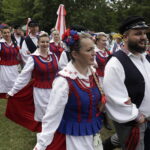 18.06.2023. Tokarnia. „Jawor u źródeł kultury”. Korowód / Fot. Jarosław Kubalski - Radio Kielce