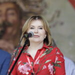 18.06.2023. Tokarnia. „Jawor u źródeł kultury”. Korowód. Na zdjęciu: Anna Krupka - wiceminister sportu i turystyki / Fot. Jarosław Kubalski - Radio Kielce