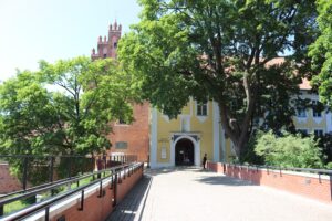 Olsztyn. Wejście do zamku w Olsztynie / Fot. Stanisław Blinstrub - Radio Kielce