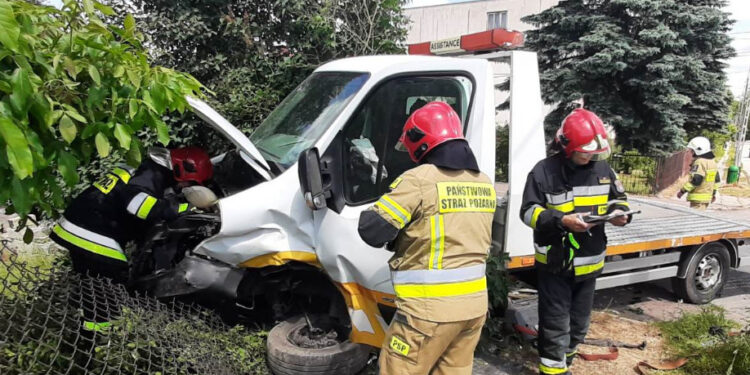 Laweta i auto osobowe zderzyły się w Suchedniowie