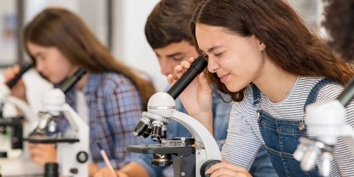 Czy mikrobiolodzy z UJK pomogą osobom chorym na RZS?