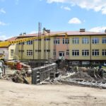 Budowa hali sportowej przy Szkole Podstawowej w Bolminie / źródło: checiny.pl