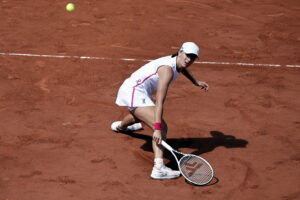 10.06.2023. Paryż. Korty Roland Garros. Na zdjęciu Iga Świątek. / Fot. MOHAMMED BADRA - PAP/EPA