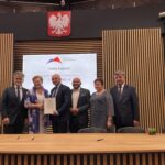 27.06.2023. Kielce. Konferencja nt. stołówek. Na zdjęciu (od lewej): senator Krzysztof Słoń, Irena Marcisz - burmistrz Łopuszna, Rafał Nowak – wicewojewoda świętokrzyski, poseł Mariusz Gosek, Teresa Poświat - skarbnik Łopuszna, Andrzej Pruś - przewodniczący sejmiku województwa / Fot. Michał Kita – Radio Kielce