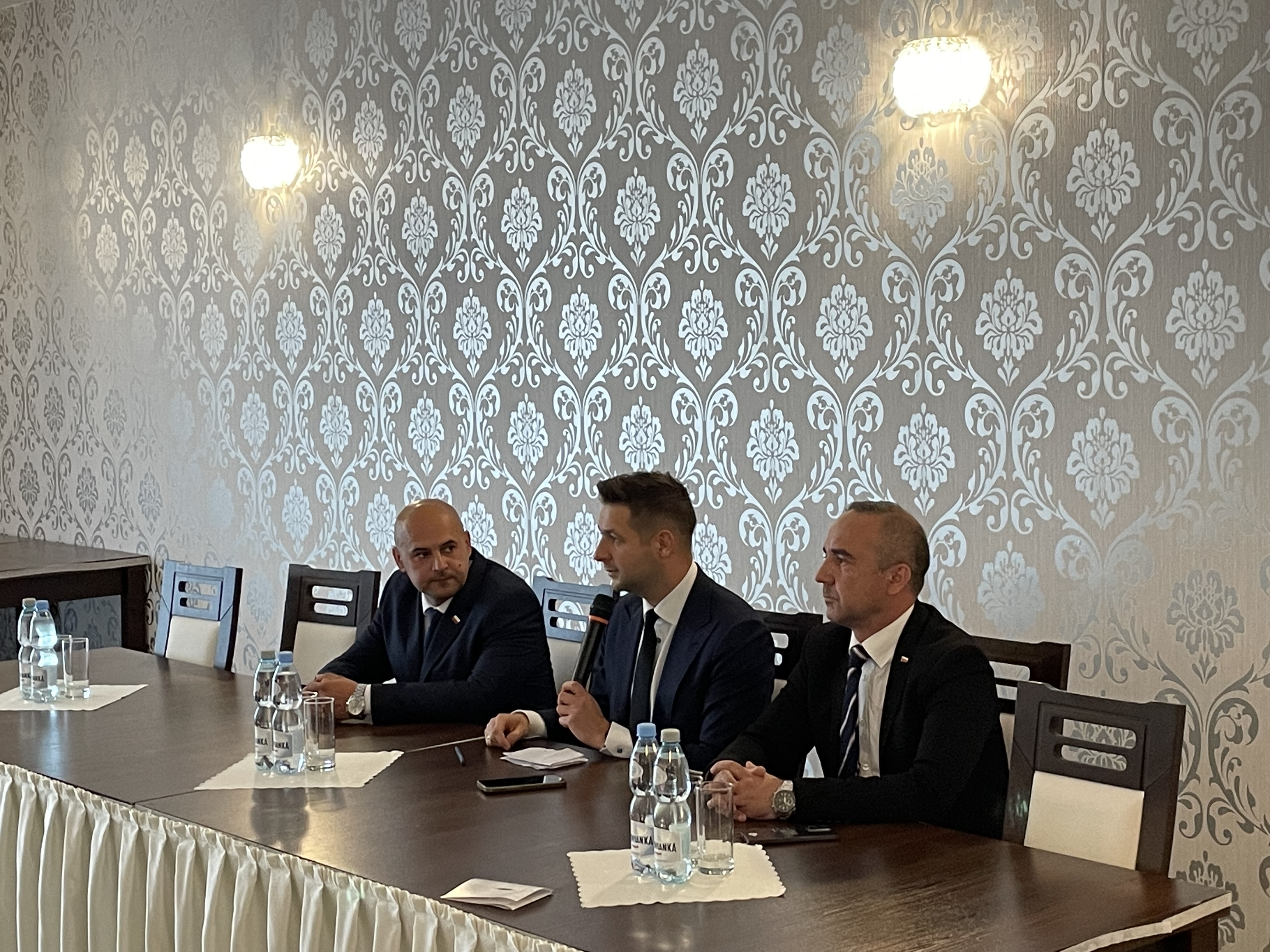 Patryk Jaki: unijny pakt migracyjny to zagrożenie dla bezpieczeństwa naszego państwa