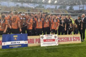 14.06.2023. Kielce. Suzuki Arena. Finał Pucharu Polski na szczeblu okręgu: KSZO 1929 Ostrowiec Świętokrzyski - Star Starachowice. Na zdjęciu: zespół KSZO 1929 Ostrowiec Świętokrzyski / Fot. Sebastian Kalwat - Radio Kielce