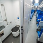 Przedział pasażerski zmodernizowanego elektrycznego zespołu trakcyjnego ED-74 zaprezentowanego podczas konferencji prasowej na terenie zakładu PESA w Mińsku Mazowieckim / Fot. PAP - Marcin Obara