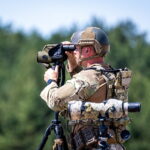 31.05.2023. Toruń. Szkolenie snajperów realizowane w ramach rozpoczętego cyklu szkoleń Terytorialsów z różnych Brygad OT oraz funkcjonariuszy Straży Granicznej i Policji we współpracy z instruktorami Gwardii Narodowej Stanu Illinois / Fot. PAP - Tytus Żmijewski