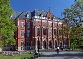 Uniwersytet Jagielloński i warszawski najlepsze w Polsce. Kieleckie uczelnie daleko