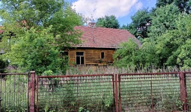 Pożar domu drewnianego. W akcji cztery zastępy straży