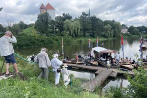 29.07.2023. Sandomierz. Wodniacy płyną łodziami do Warszawy, aby oddać cześć powstańcom / Fot. Grażyna Szlęzak - Radio Kielce